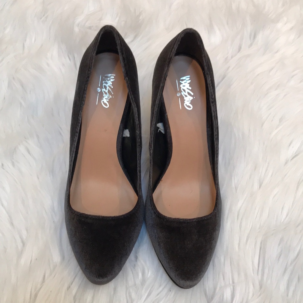 GREY VELVET BLOCK HEELS